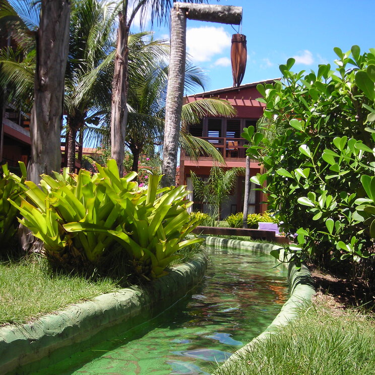 Außenbereich mit Bach in der Pousada Naquela Jericoacoara