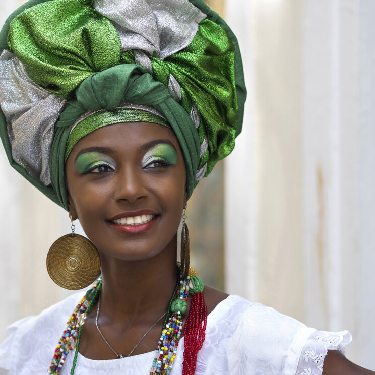 Afrobrasilianerin in traditioneller Kleidung