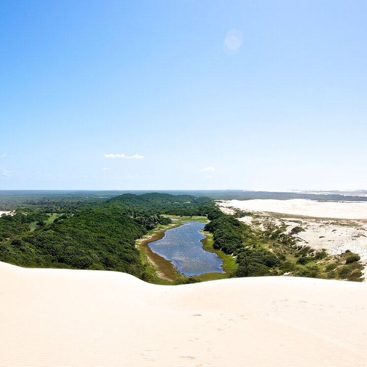 Die Dünen von Mundau in Jericoacoara mit endlosen Sandlandschaften und Lagunen.