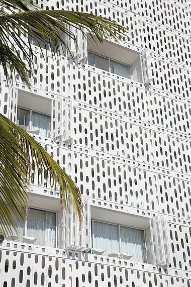 Cobogo Fassade des Hotels Emiliano Rio in Brasilien