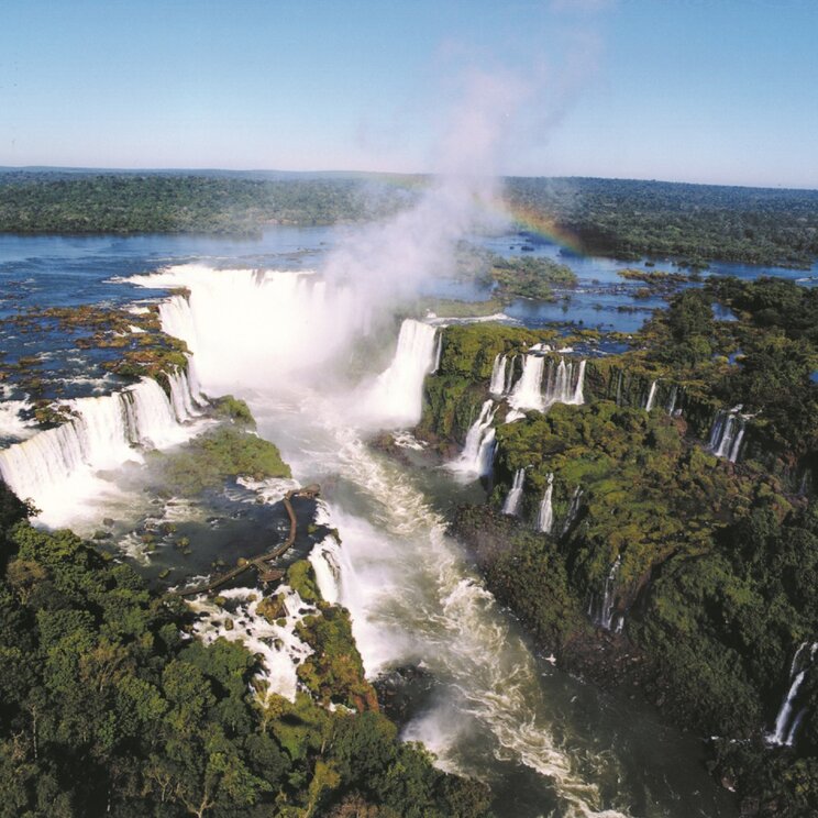 Die Wasserfälle von Iguaçu aus der Vogelperspektive bieten einen spektakulären Anblick.