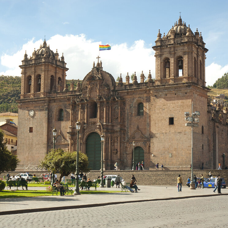 Blick auf die Kathedrale auf dem Plaza de Armas in Cusco, Peru.
