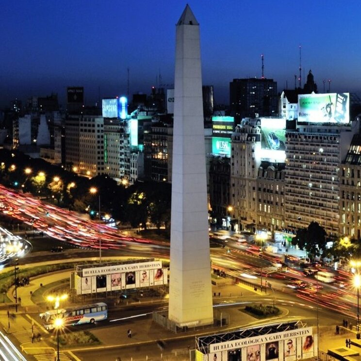 Die breiteste Straße der Welt - die Avenida 9 de Julio in Buenos Aires 