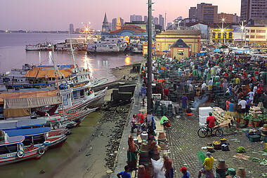 Blick auf den Ver-o-peso-Markt am Hafen von Belem