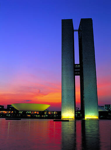 brasilianisches Kongressgebäude bei Nacht