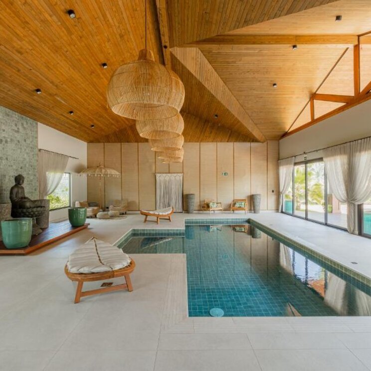 Eleganter Wellnessbereich mit Pool und entspannendem Ambiente im Las Hotel Boutique in Foz do Iguaçu, Brasilien.