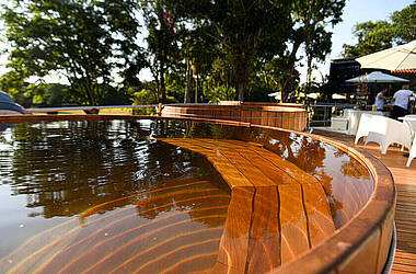 Hölzerne Pools im Sanma Hotel, Iguazu